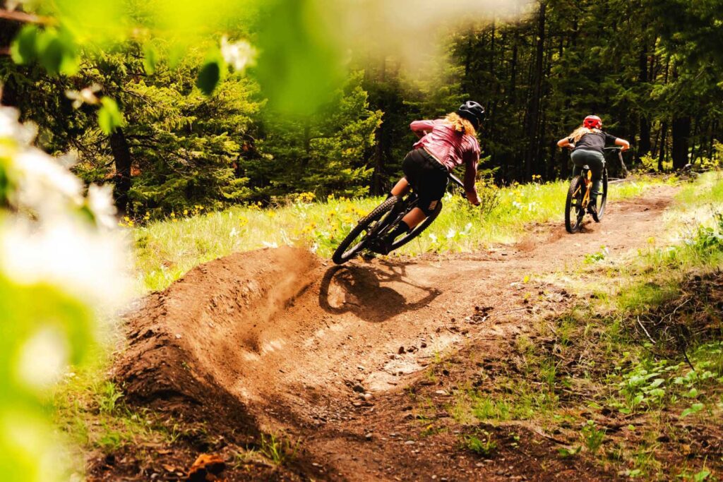 mountainbiken in de bossen